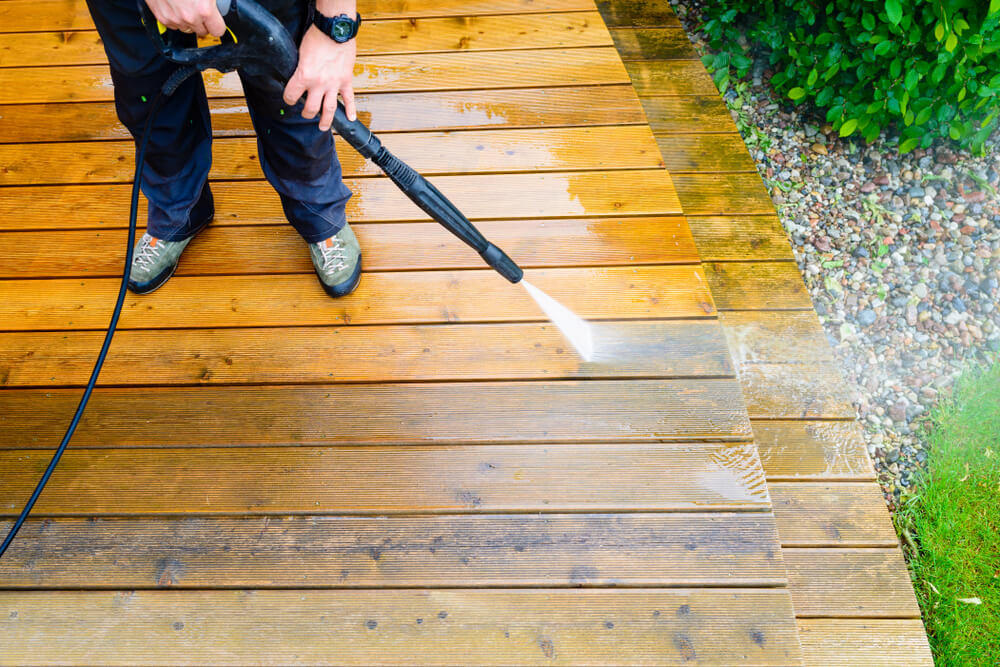 wooden deck pressure washing service