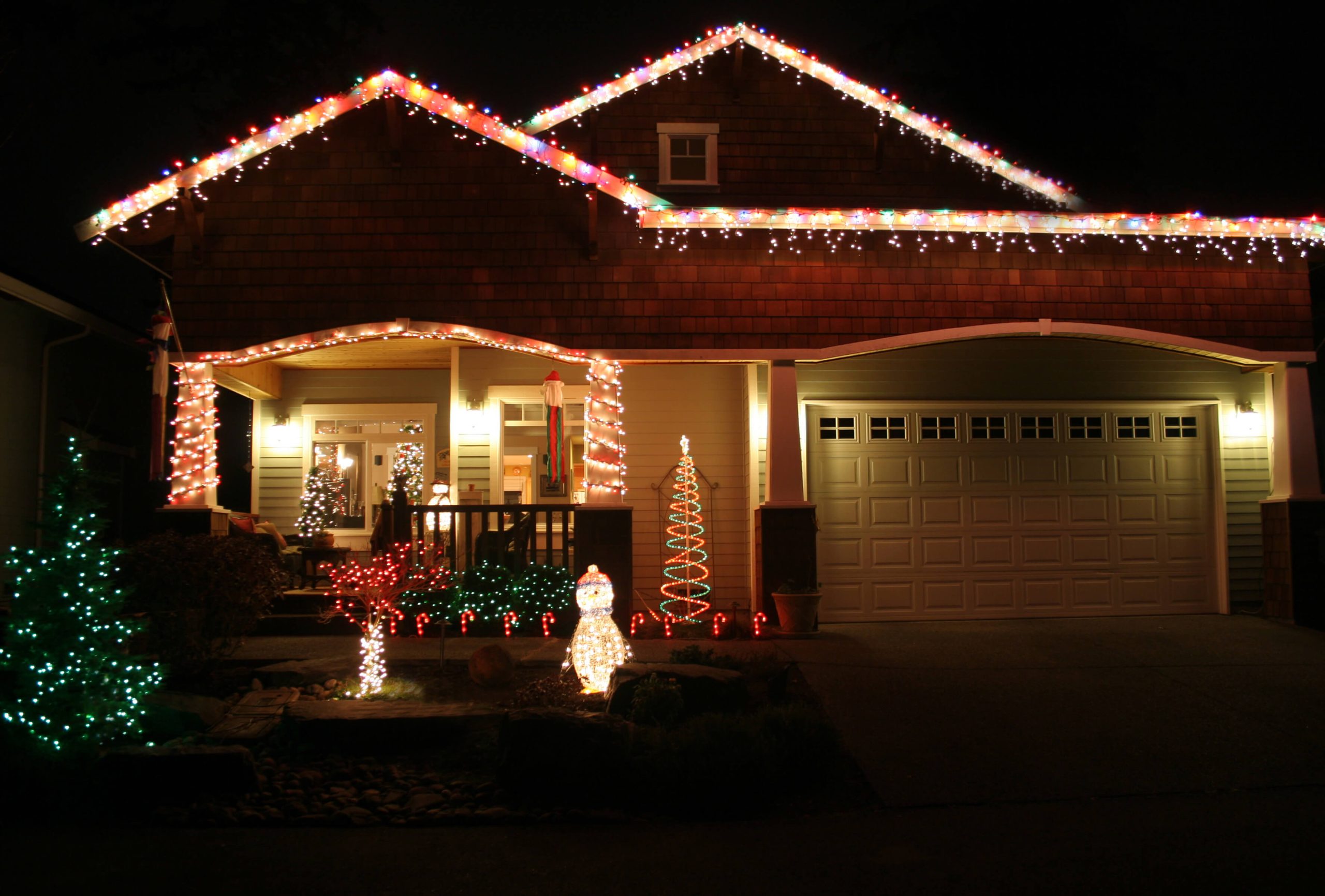 modern holiday lighting and christmas decor